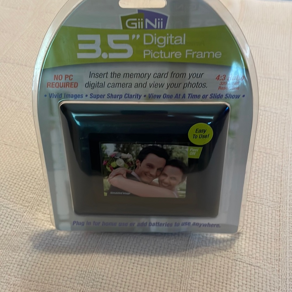 Digital picture frame